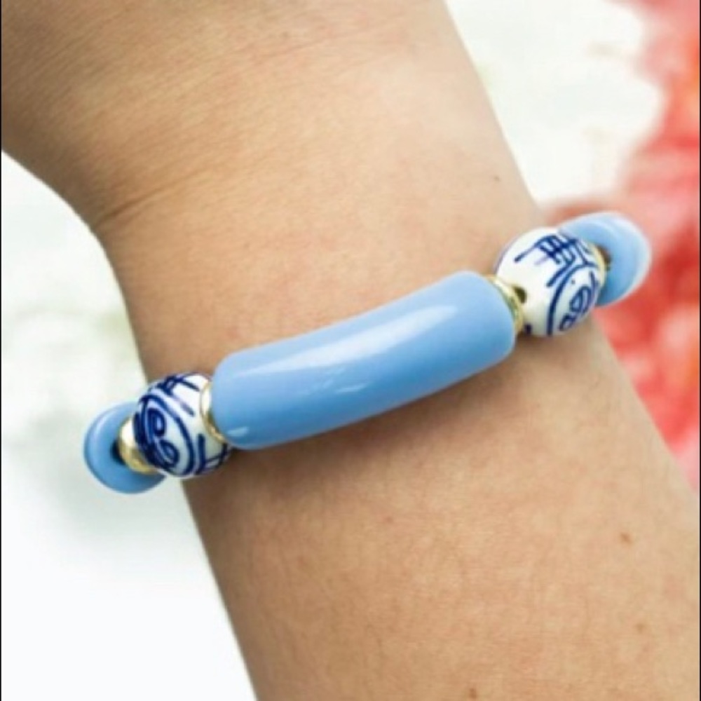 Stretch Band Wedgewood Blue Color Beaded Bracelet NWT
